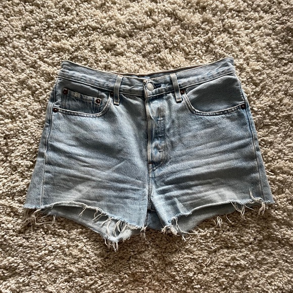 Levi’s 501 Shorts - Picture 1 of 7